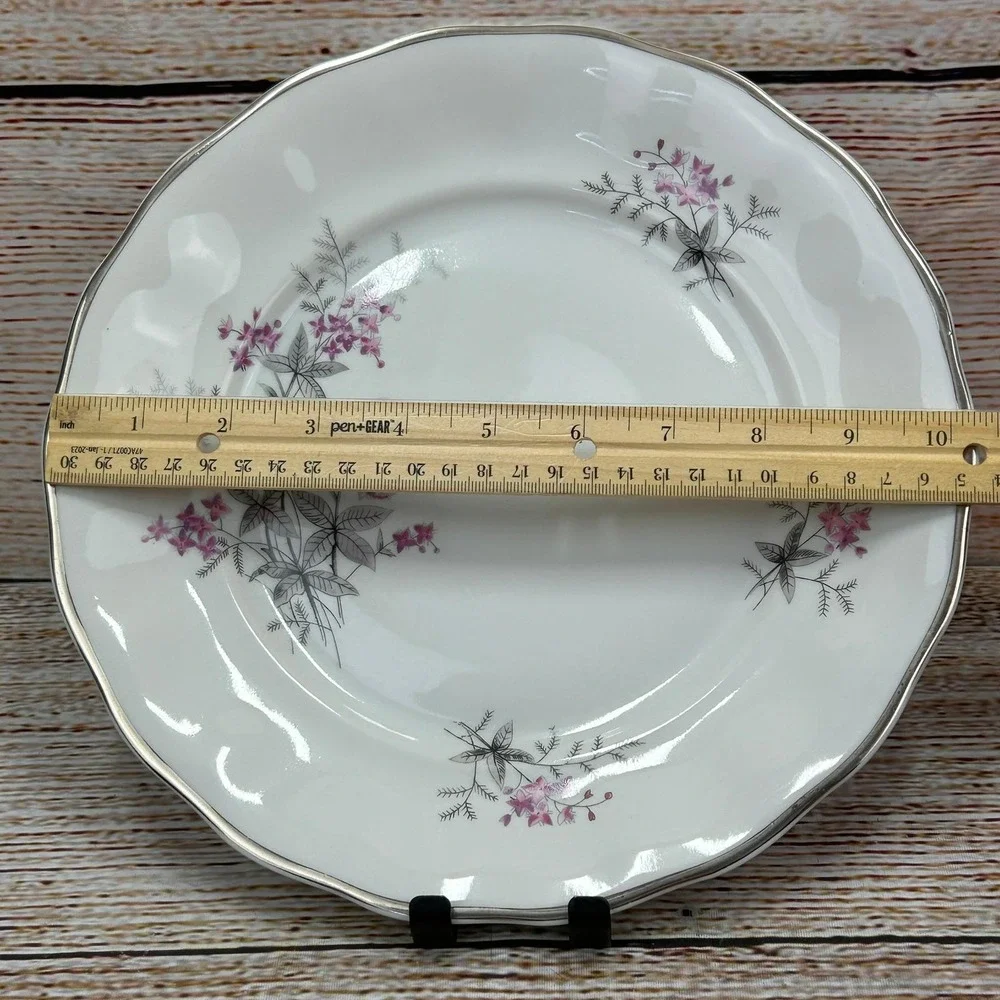 Favolina Karolina Jarolina Poland China Dinner Plate Silver Scalloped 3879 7‎